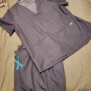 Figs Charcoal Scrub Set